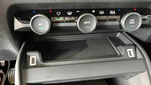 Citroën C4 puretech 130 s&amp;s bvm6 — photo 16