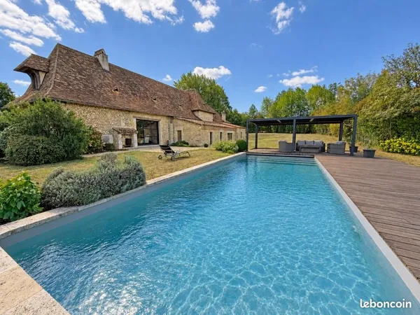 Propriété 4 pièces 270 m²