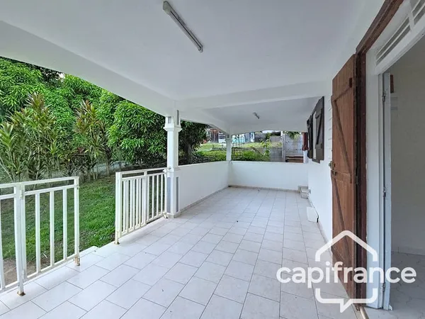 À LOUER - BAS DE VILLA T5 DE 131 M² - SECTION LABROUSSE LE GOSIER (971)