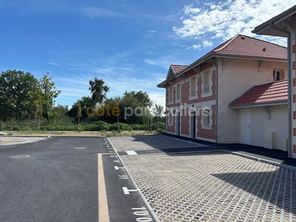 Soulac sur Mer , appartement neuf d'environ 68 M2 ( 2 chambres ) , cours privative, 2 places de park