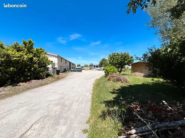 Local 885 m² DEYME