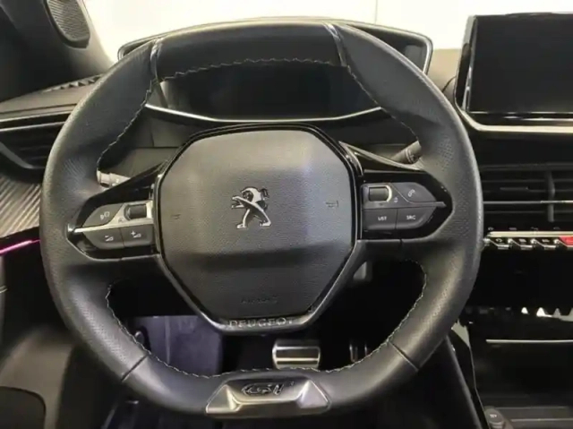 Peugeot 2008 e- 136ch gt pack — photo 15