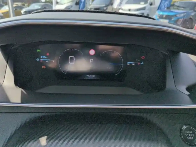 Peugeot 2008 hybrid 145 e-dcs6 — photo 10