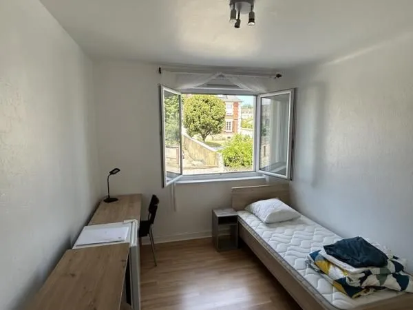 Chambre 5 pièces 90 m²