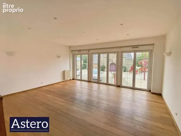 Belle maison de caractère de 189 m² - 5 chambres - Dépendance en pierre - Coeur de Saint-Gérand