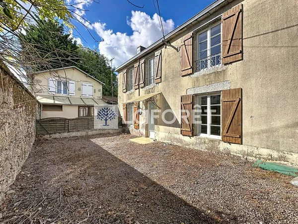 Ensemble immobilier à vendre à Largeasse