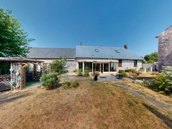 Maison 6 pièces - Terrain clos de plus de 1 000 m2 - Château Gaillard ( proche Toury )