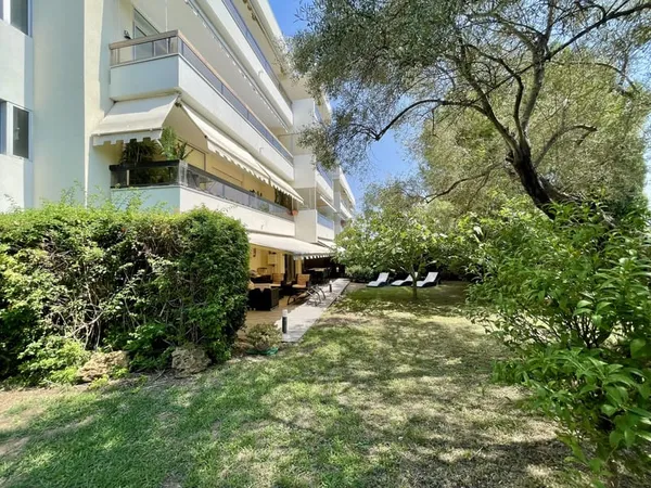 ANTIBES SAINT JEAN, BEAU 3/4 PIECES 80M2 , REZ DE JARDIN