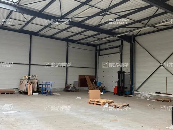 Local d'activité 1040 m²