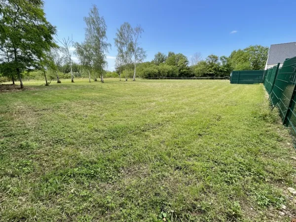 Grand terrain de 1123 m² déjà viabilisé - Second rang & Calme absolu proche Blois