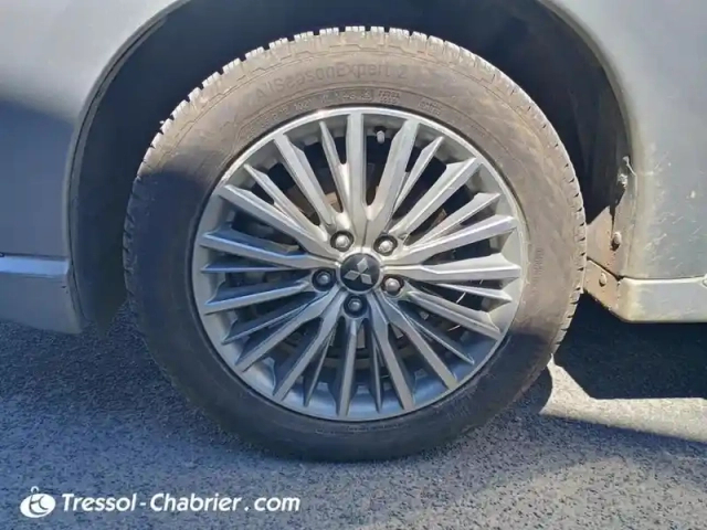 Mitsubishi Outlander 2.4l phev twin motor 4wd instyle — photo 15