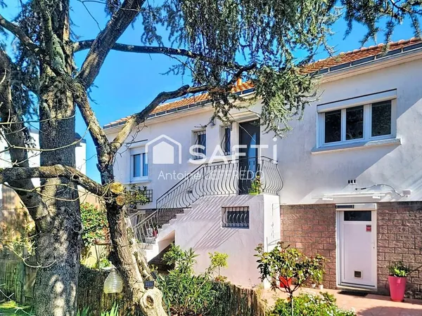 Maison rénovée avec jardins