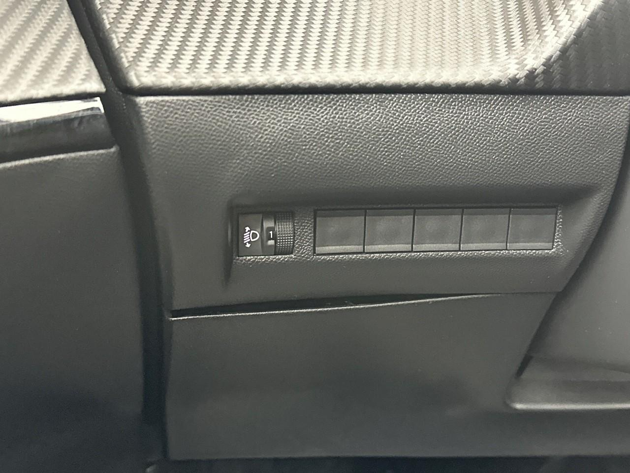 Peugeot 2008 hybrid 145 e-dcs6 style — photo 16
