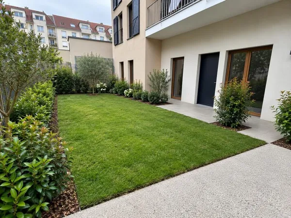** EXCEPTIONNEL 4 PIÈCES EN REZ-DE-JARDIN AVEC TERRASSE ET 67 M² DE JARDIN PRIVATIF ! **