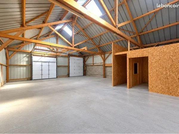 Local / Atelier avec bureau et wc