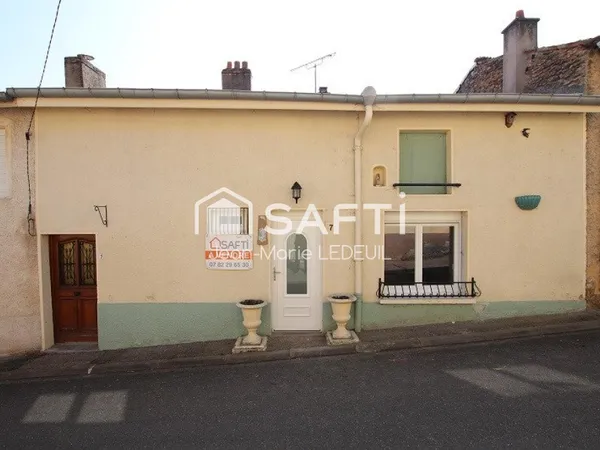 Maison de village à rénover, trois pièces, grenier aménageable.