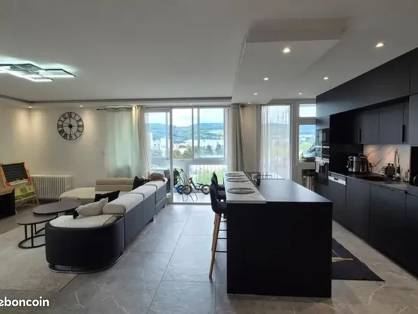 T4 rénové 106 m² avec loggia - Vue panoramique - Garage + parking + cave - 9e étage