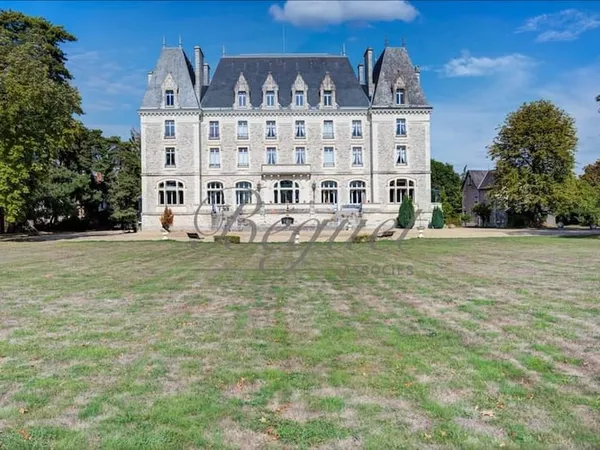 Azay-le-Rideau (37190) - Château de 1900 de 1060 m², 17 chambres