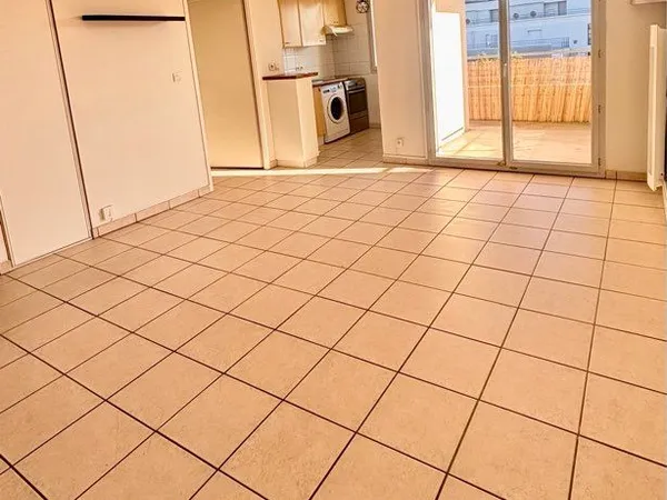 Appartement T2 standing Tours 2 lions terrasse piscine gardien