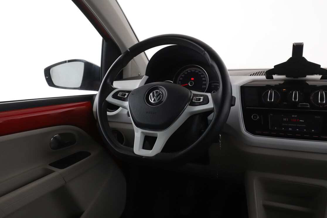 Volkswagen up! 1.0 Up! Beats Audio — photo 12