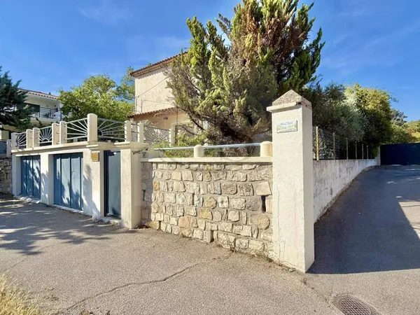 Villa 7 pièces 230 m²