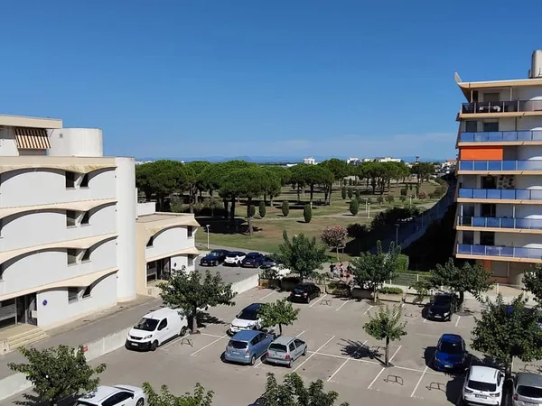 APPARTEMENT AVEC PETITE VUE MER, BALCON ET PARKING PRIVATIF
