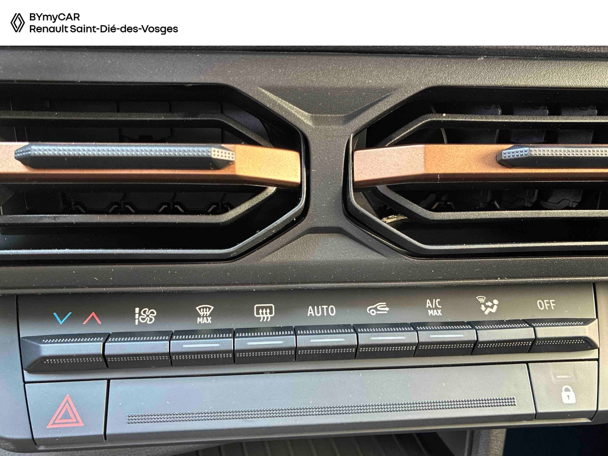 Dacia Duster Hybrid 155 — photo 21