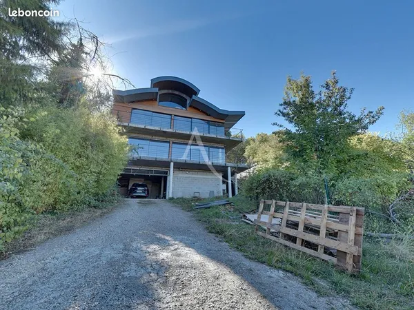 Maison 9 pièces 290 m²