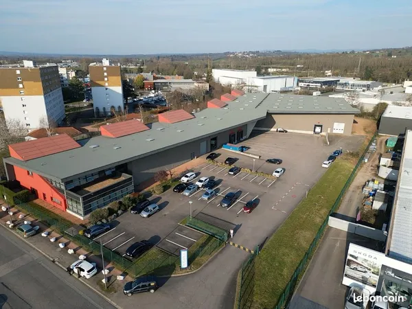 Local 5650 m² LE COTEAU