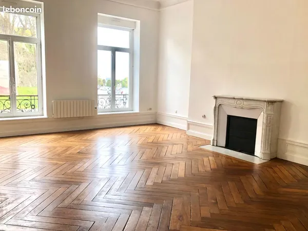 Bel Appartement F4 face aux remparts 116 m2
