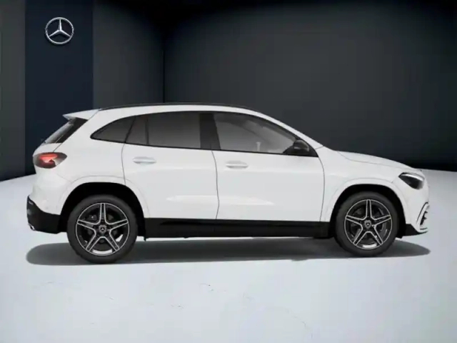 Mercedes Gla 180 d amg line — photo 19