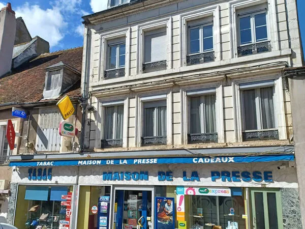 Emplacement incontournable dans la rue commerçante