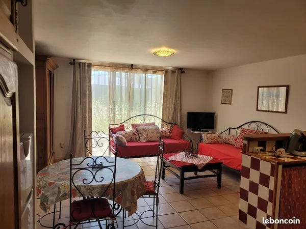 Beau gîte à Fontvieille au calme ensoleillé