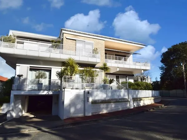 EXCLUSIVITÉ PONTAILLAC APPARTEMENT 119 M2 PROXIMITÉ PLAGE E