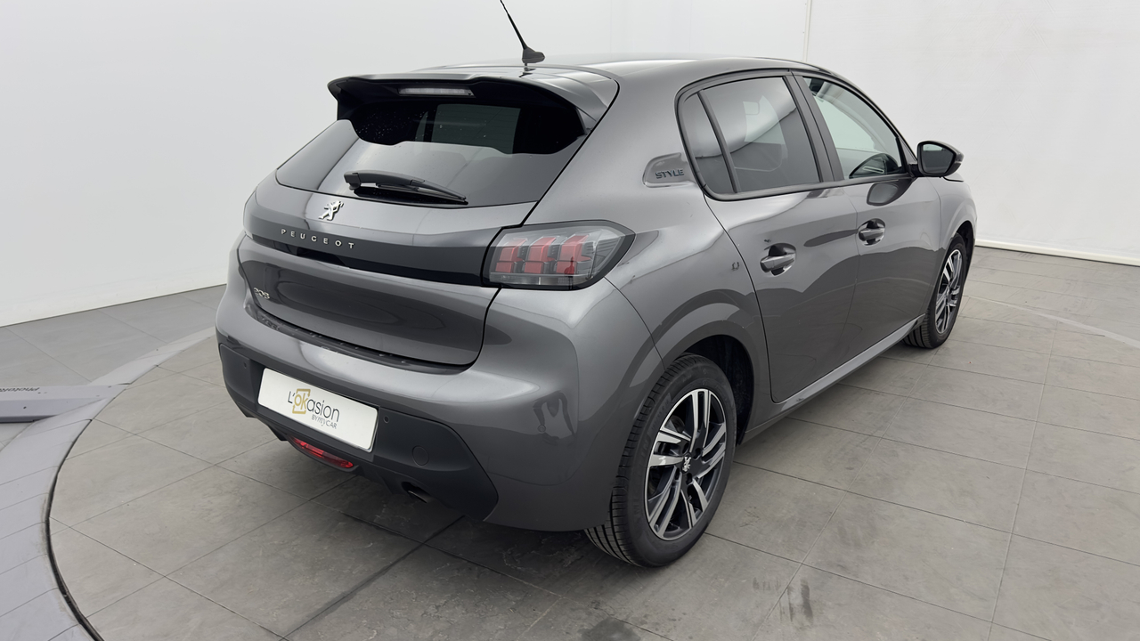 Peugeot 208 PureTech 100 S&amp;S EAT8 — photo 5