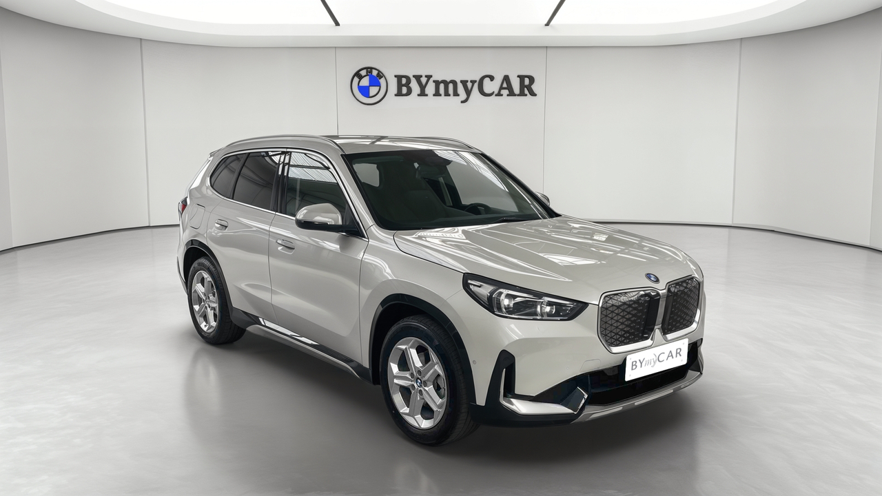 BMW iX1 eDrive20 — photo 7