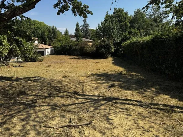 Terrain constructible 1269 m²