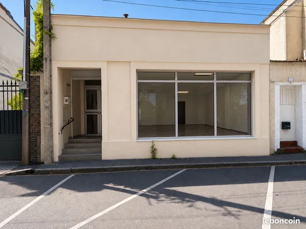 À LOUER - Superbe espace professionnel rénové de 245 m² - Emplacement privilégié à Sens