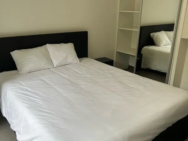 À LOUER - STUDIO MEUBLÉ DE 25 m² AVEC TERRASSE ET PARKING PRIVÉ
