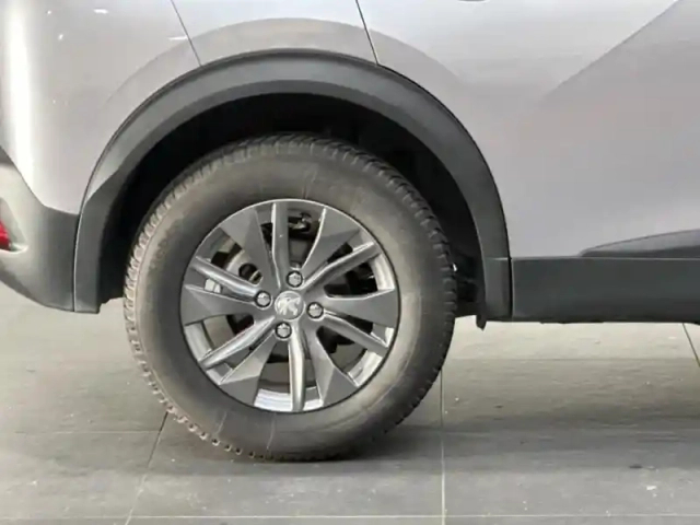 Peugeot 2008 1.2 130 s&amp;s active eat8 carplay radar — photo 10