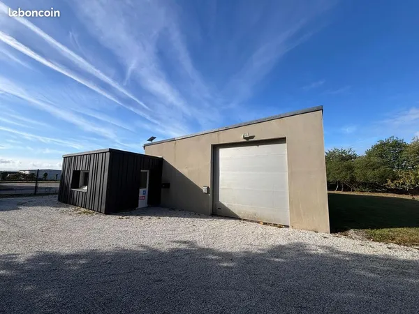 Local 230 m² Saint-Ségal