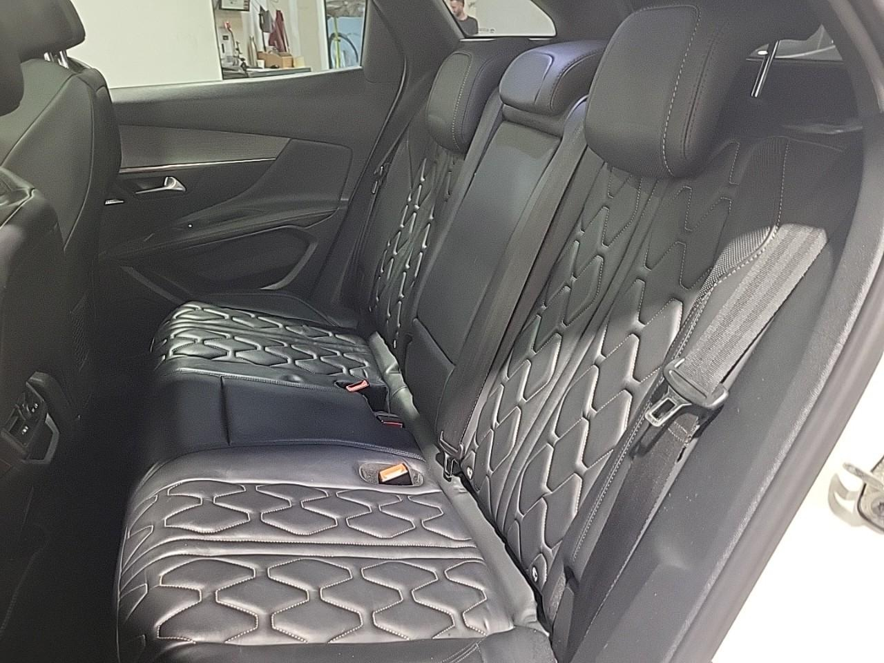 Peugeot 3008 hybrid4 300 e-eat8 gt — photo 13