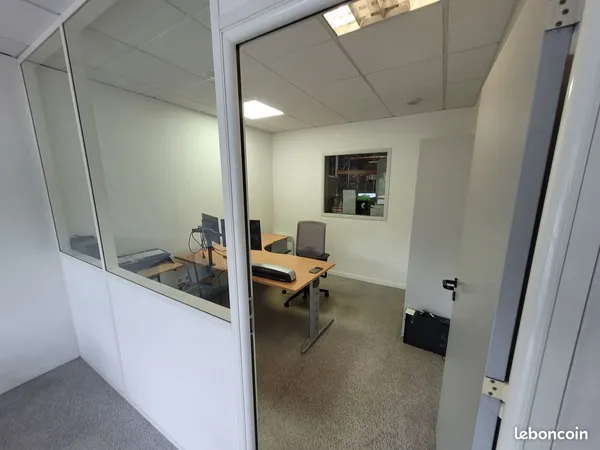 Bureaux à louer en bail précaire — Rennes / Poterie (195 à 320)