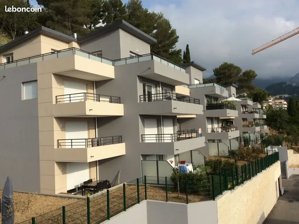 Beau T2 meublé et climatisé, avec vue mer et montagne, ascenseur, box fermé et piscine, libre 15 nov