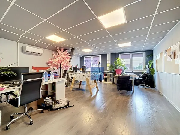 Bureau 6 pièces 450 m²