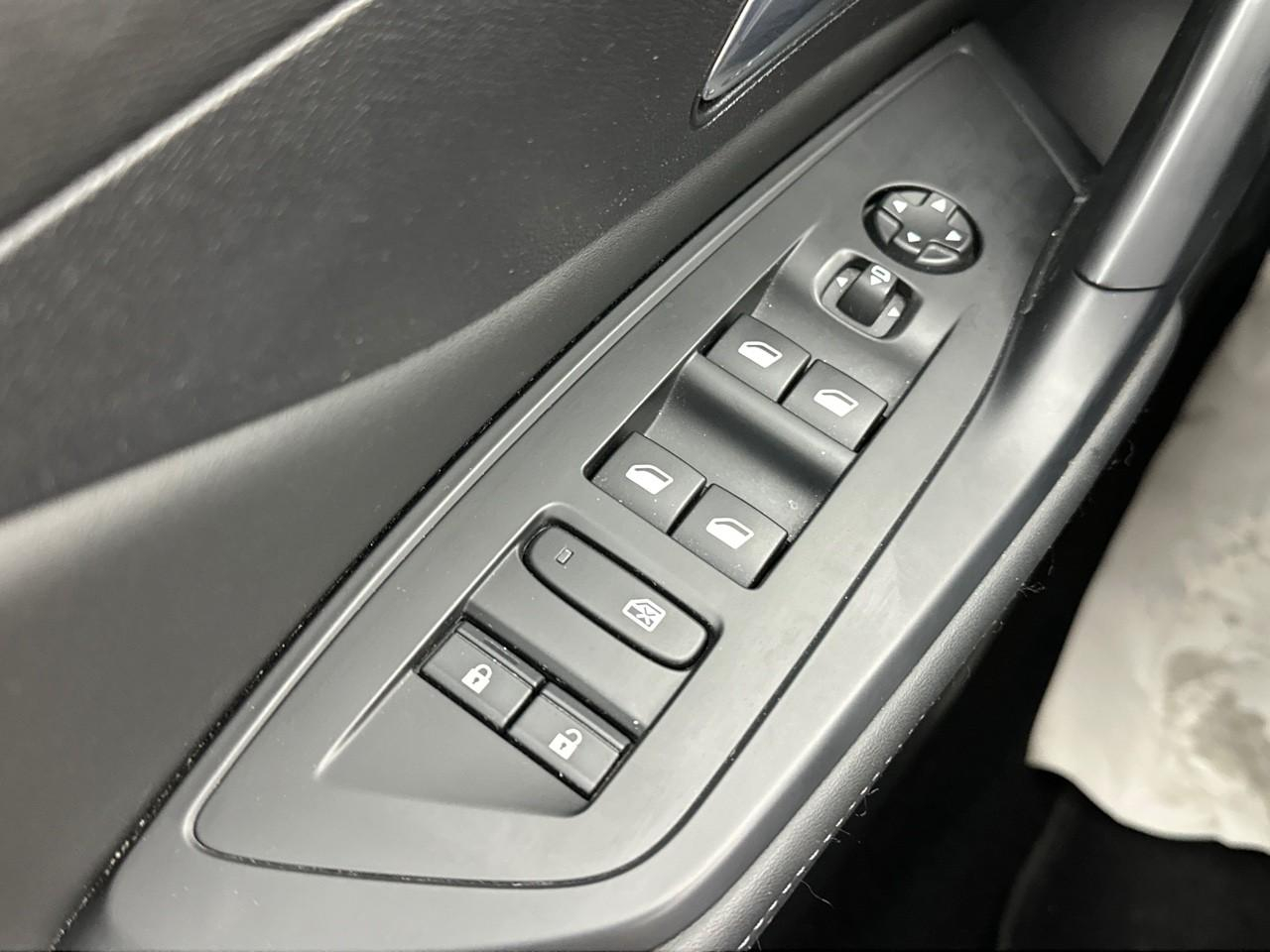 Peugeot 308 sw puretech 130ch s&s eat8 allure pack — photo 15