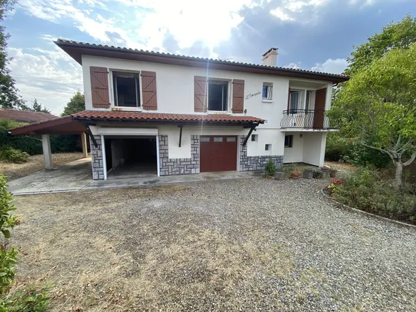 Maison de 109m2 habitable avec 2 646 m2 de terrain à 5 minu
