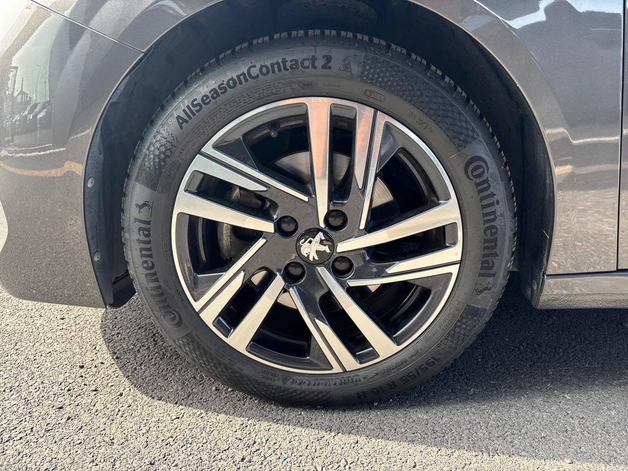 Peugeot 208 1.2 puretech 100ch s&s allure — photo 11