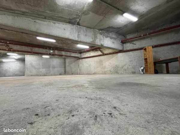 Bureau 949 m²
