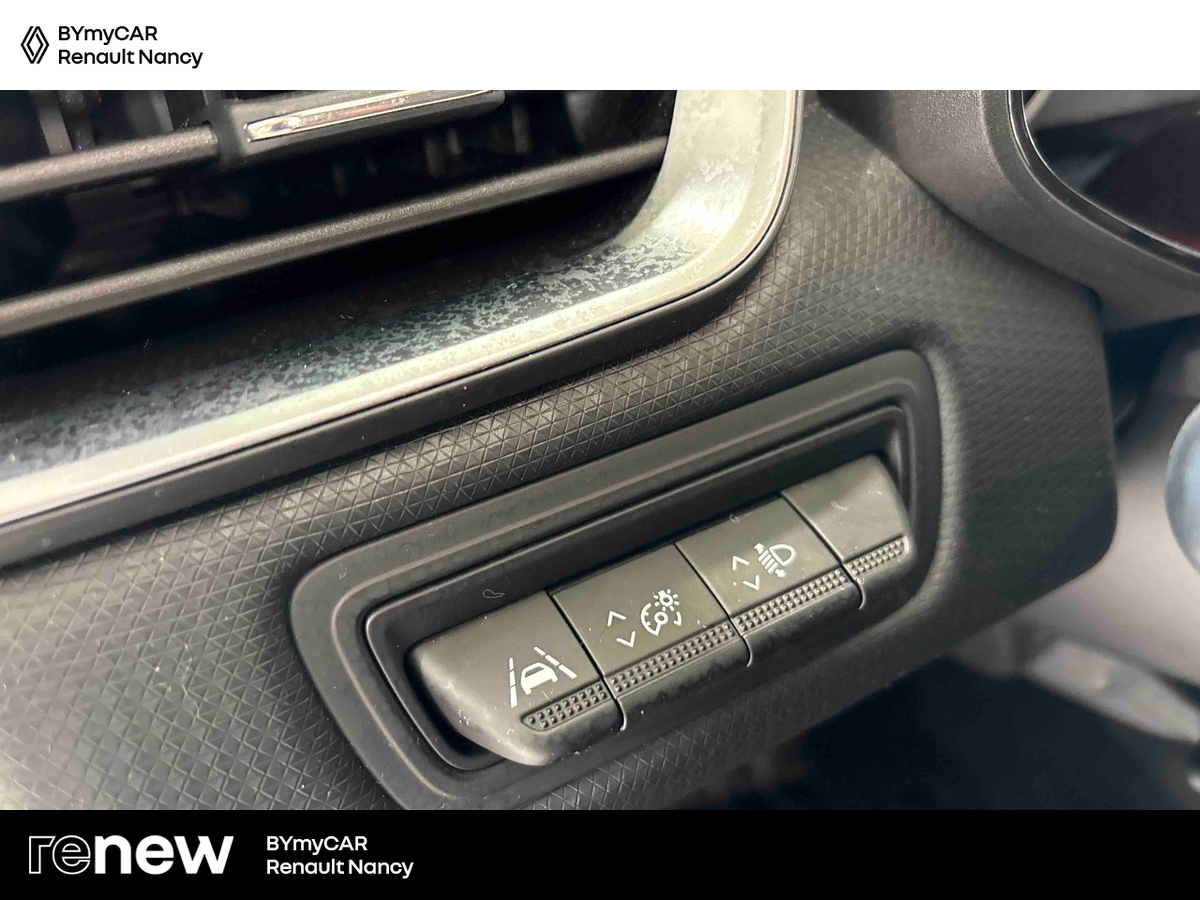 Renault Clio TCe 90 — photo 20